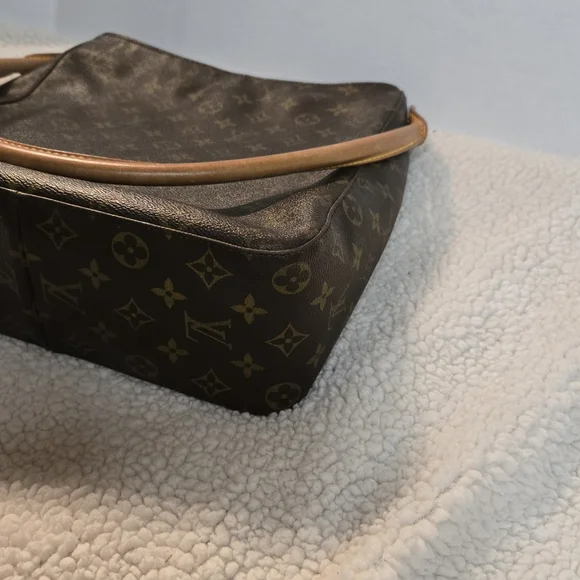 Louis Vuitton Looping GM Monogram Shoulder Bag - Picture 8 of 14